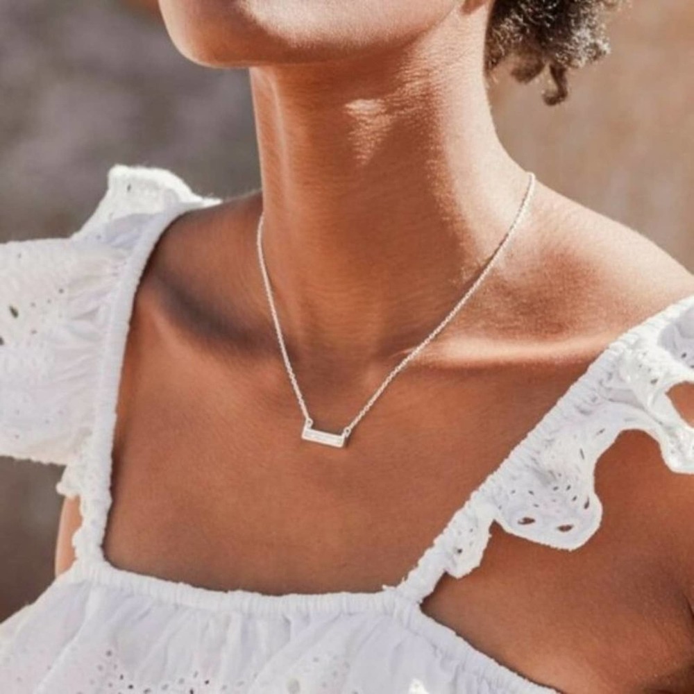 The 2 Bandits NWT Athens Iridescent Necklace